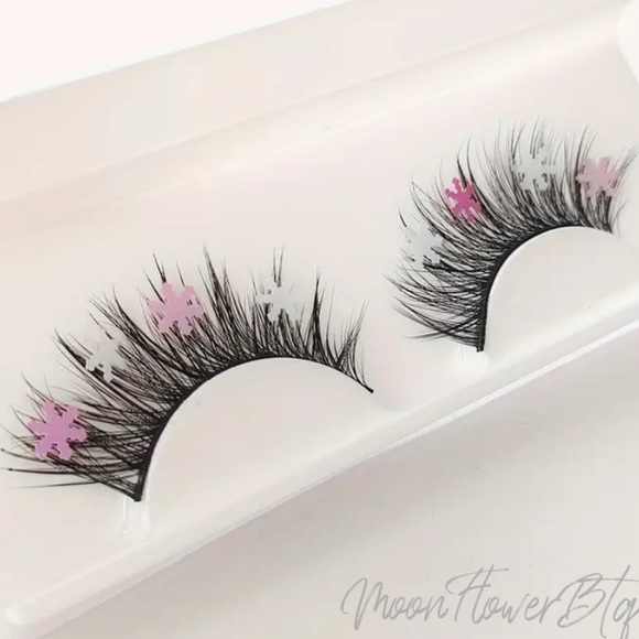 Snowflake Glitter False Eyelashes - Picture 7 of 8